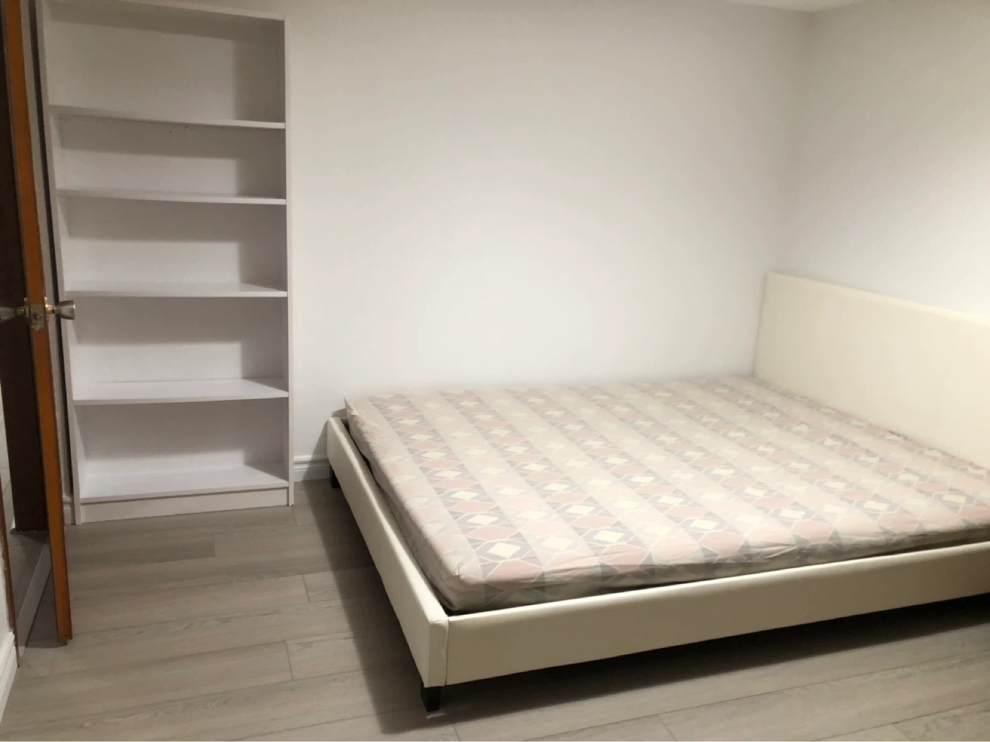 2 Bed 1 Bath Walkout Basement for Rent (Finch/Victoria Park) - photo 3