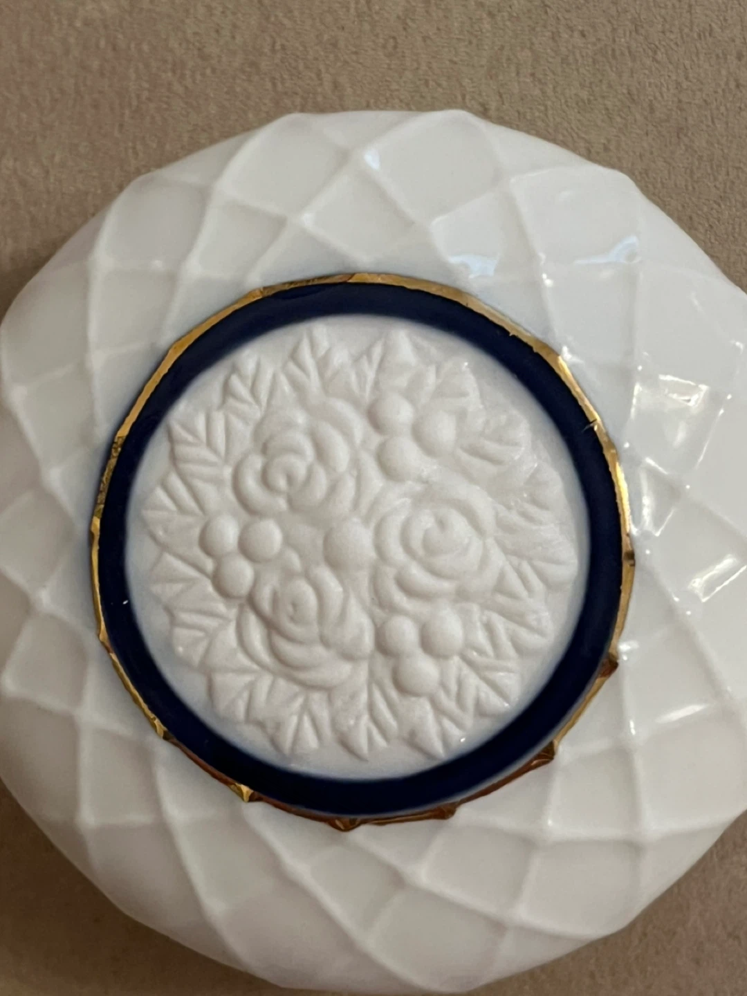 New in Box Porcelain Trinket Box - photo 3