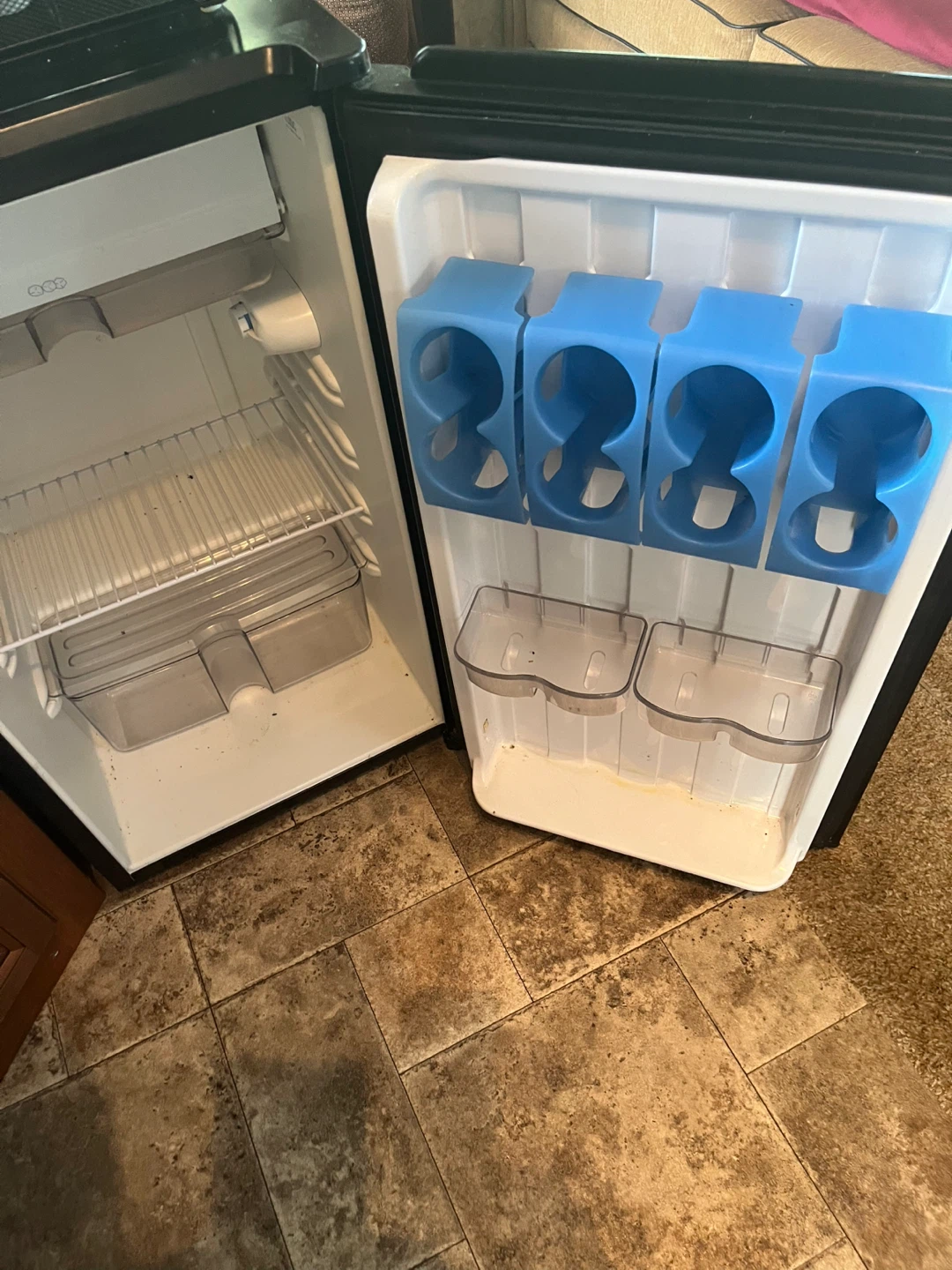 Whirlpool Compact Refrigerator - photo 3