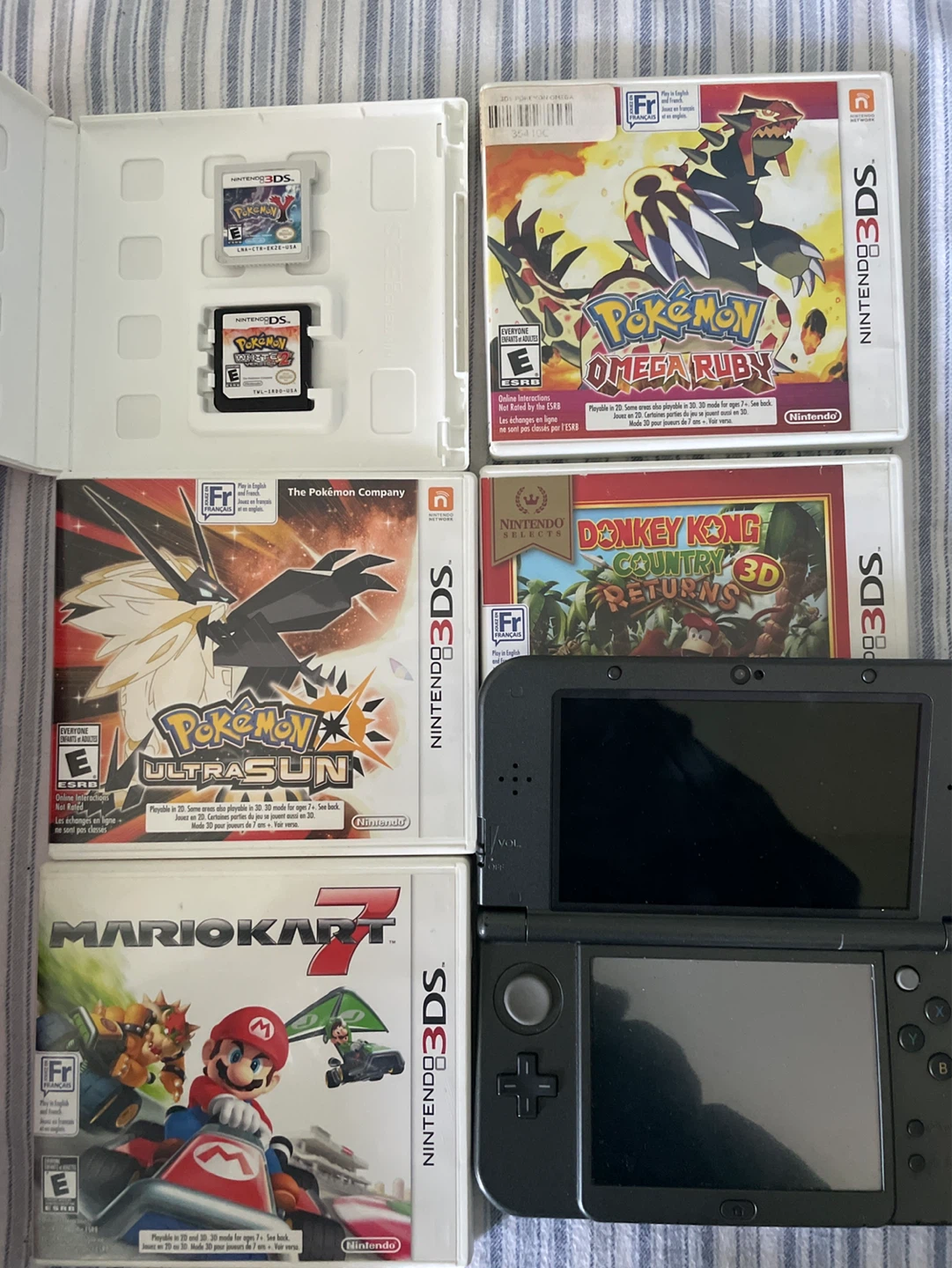 Nintendo 3DS Console with 3 Games
