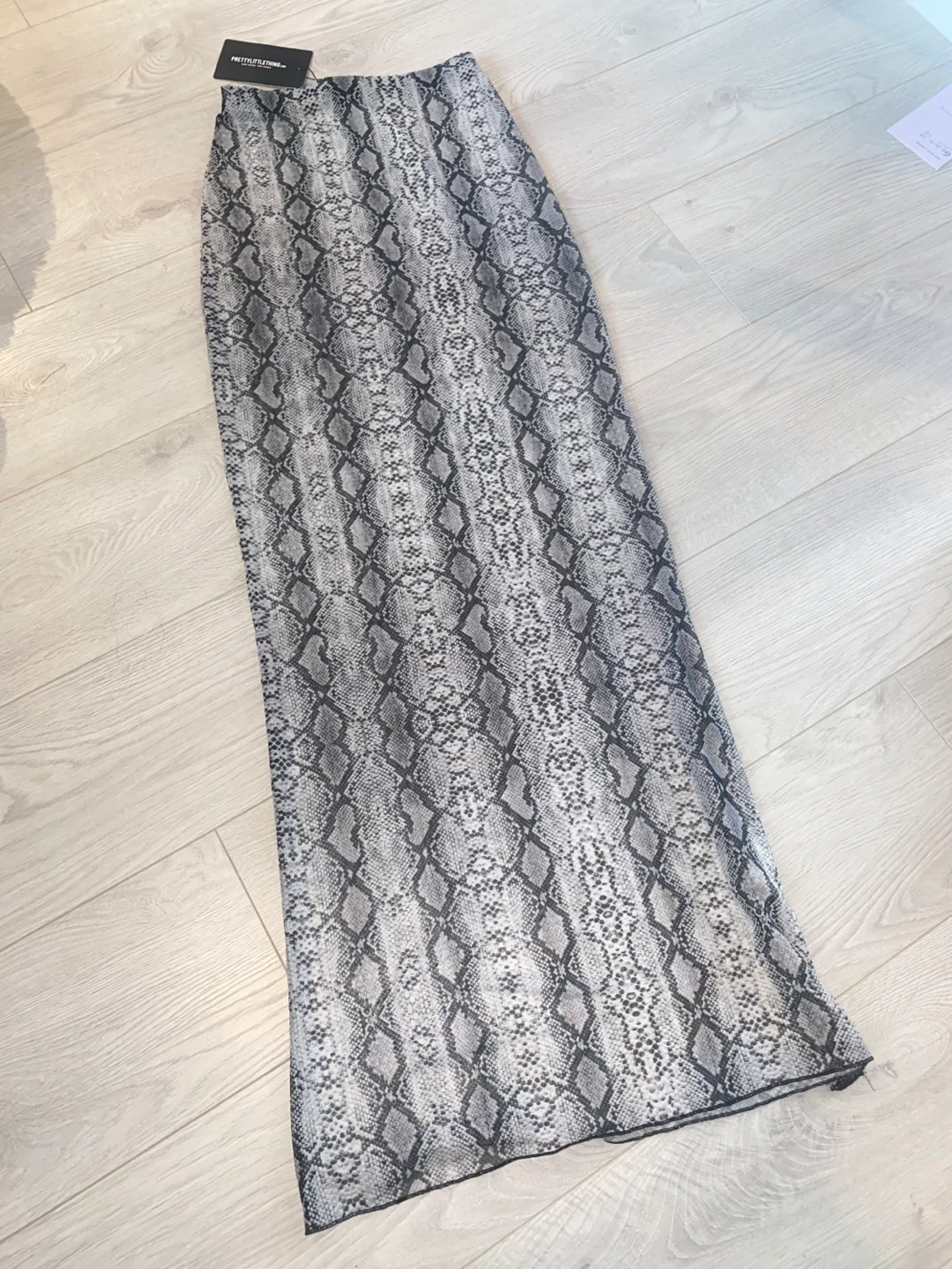 PrettyLittleThing Snake Print Maxi Skirt - photo 3