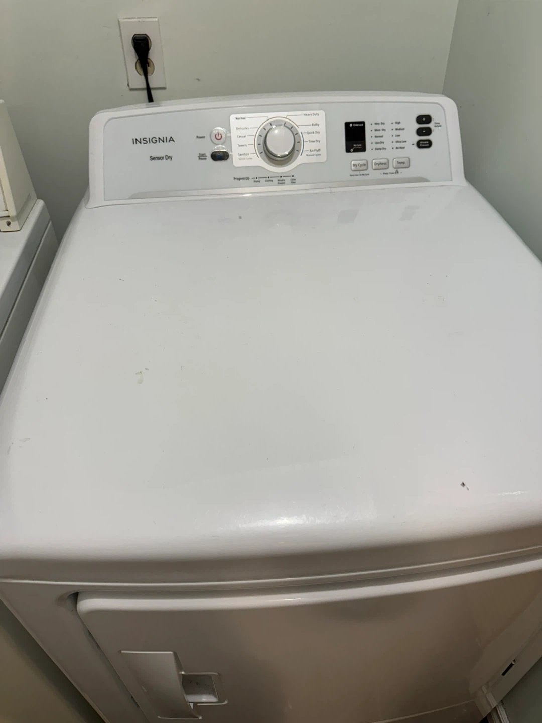 Insignia Sensor Dry White Electric Dryer