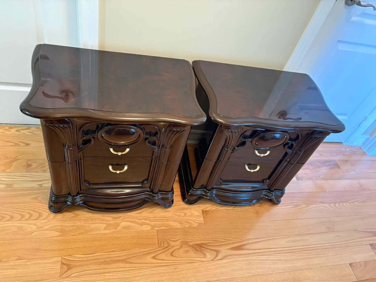 Dark Wood Dresser with Mirror and Two Nightstands - photo 2