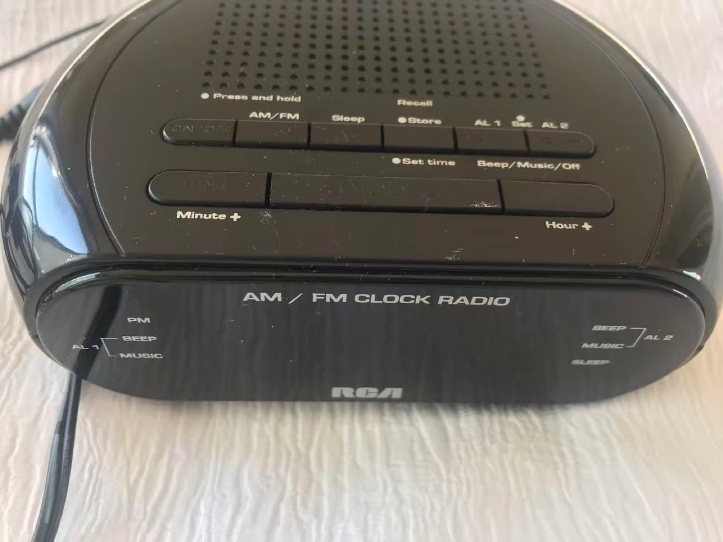 RCA AM/FM Clock Radio - photo 2