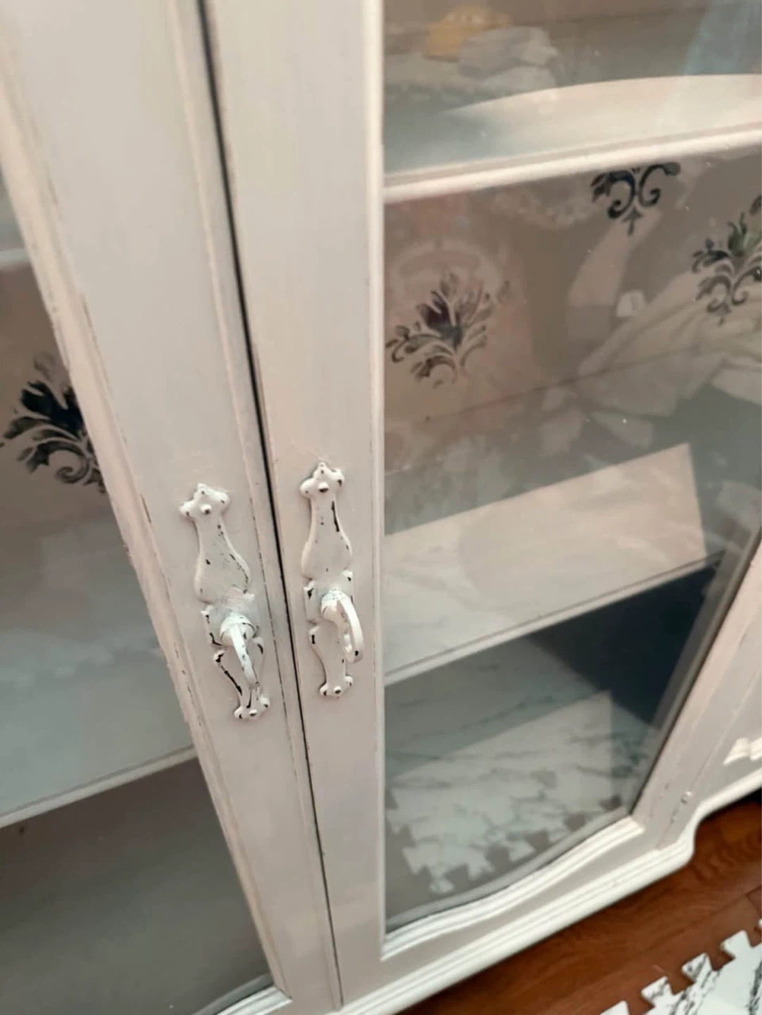White Display Cabinet with Glass Doors - photo 3
