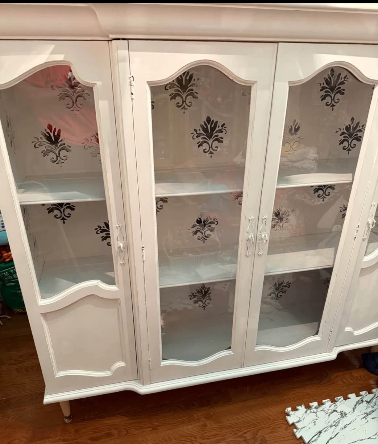 White Display Cabinet with Glass Doors - photo 2