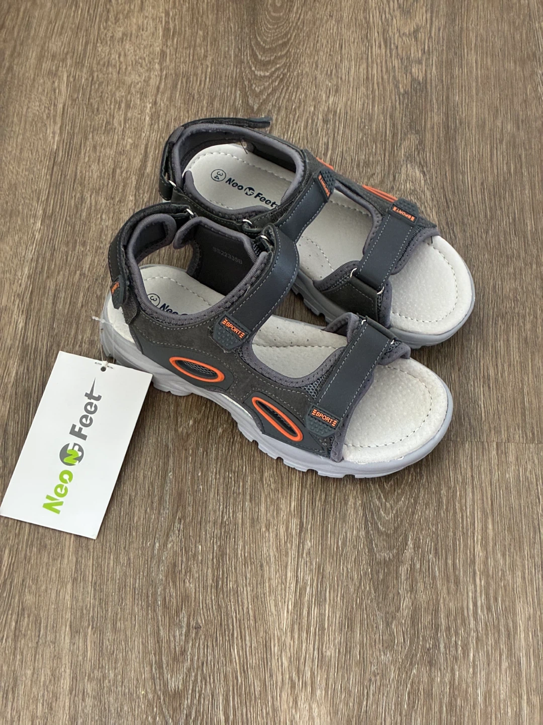 New. Velcro kids shoes sandals
