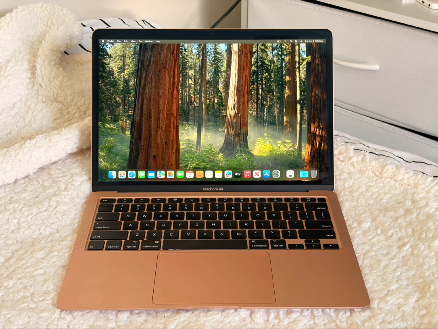 MacBook Air Rose Gold (M1, 13-inch, 2020) — 250GB / 8GB