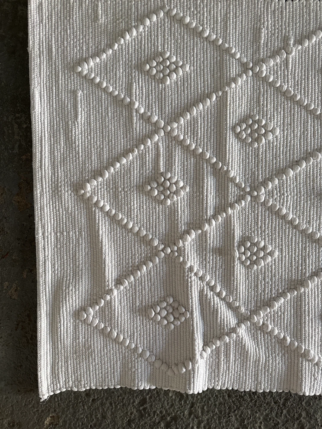White Diamond Textured Rug - photo 3