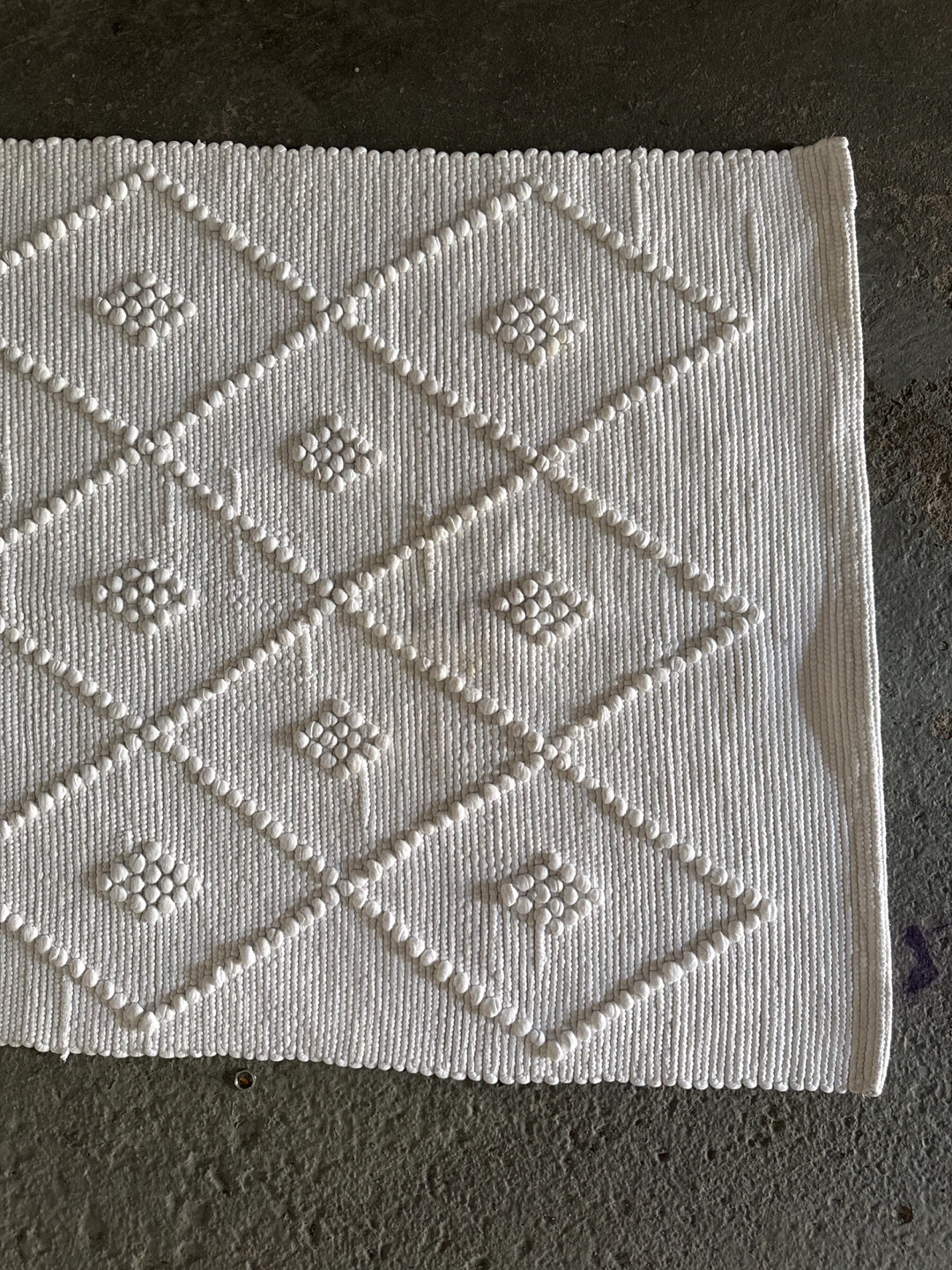 White Diamond Textured Rug - photo 5