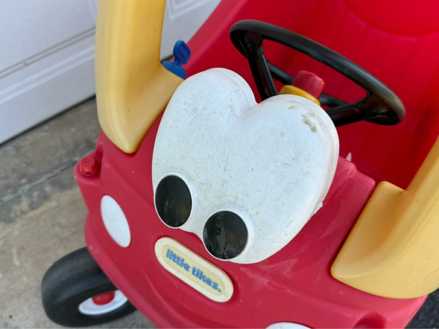 ⭐️SALE⭐️Little Tikes Cozy Coupe Ride On Car Large - photo 2