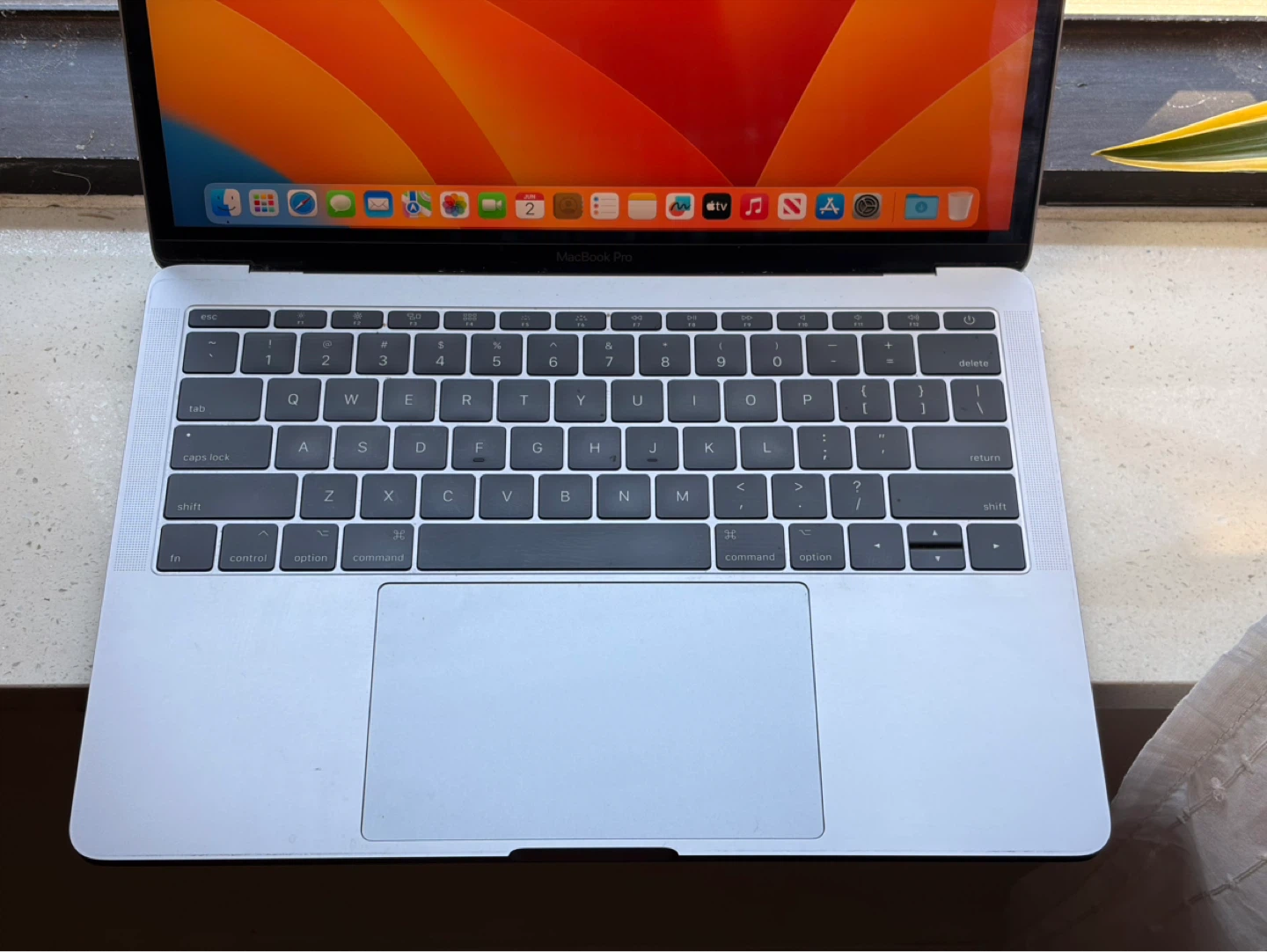 MacBook Pro (Retina, 13-inch, 2017) — 250GB / i5 / 8GB - photo 2