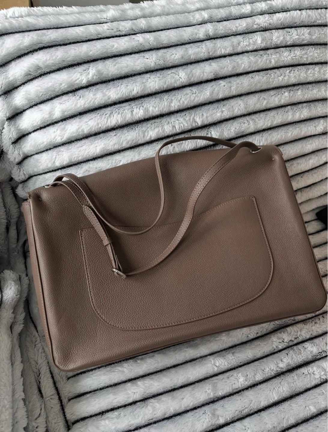 Chanel Large Maxi Flap Bag - photo 3