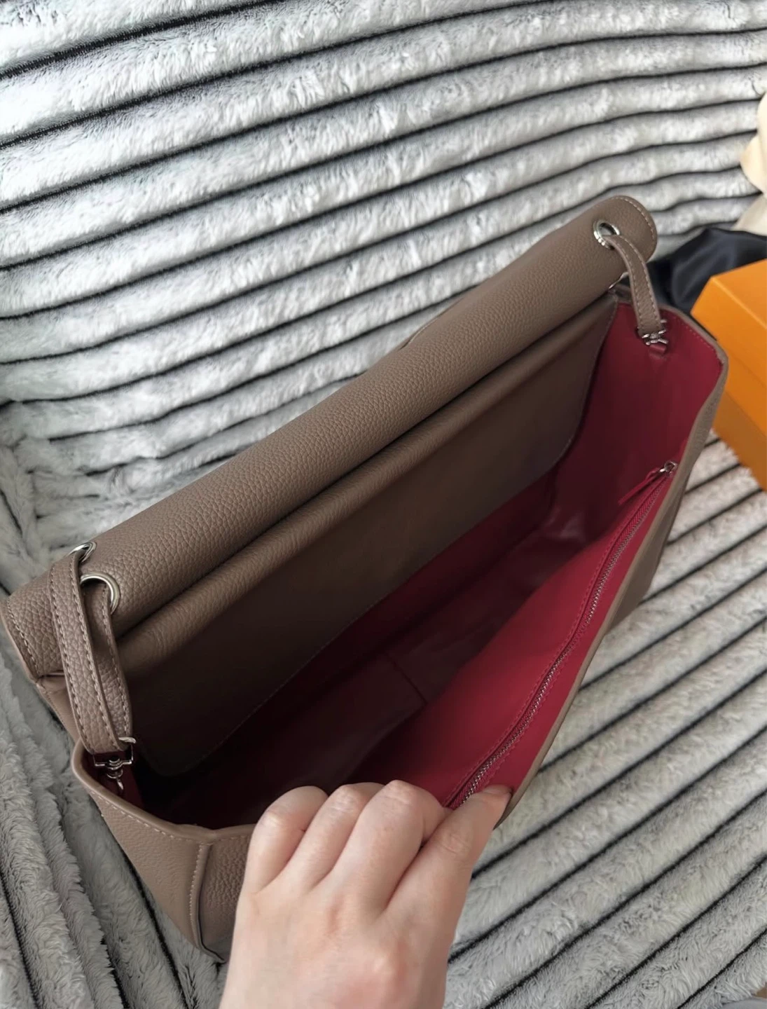 Chanel Large Maxi Flap Bag - photo 5