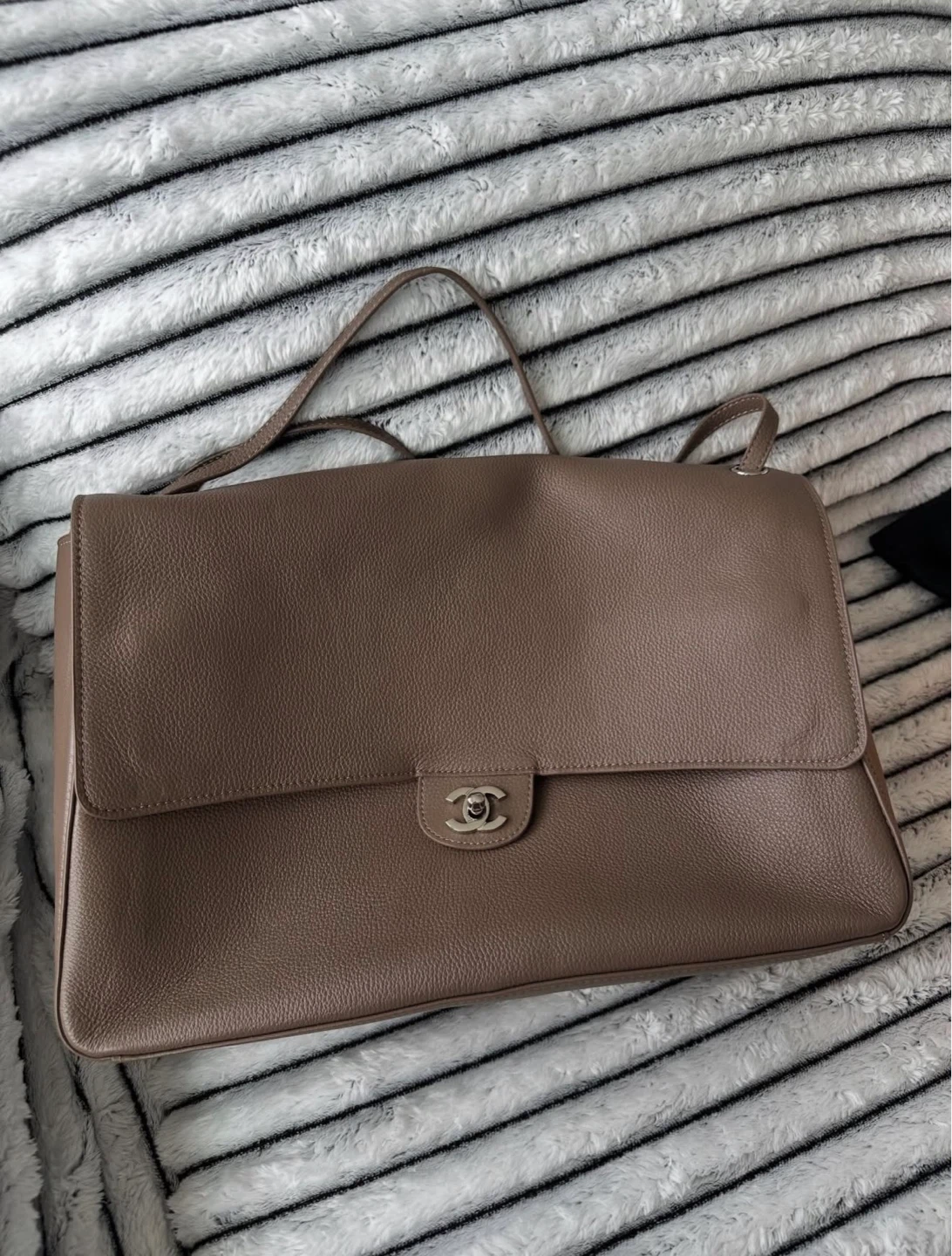 Chanel Large Maxi Flap Bag - photo 2