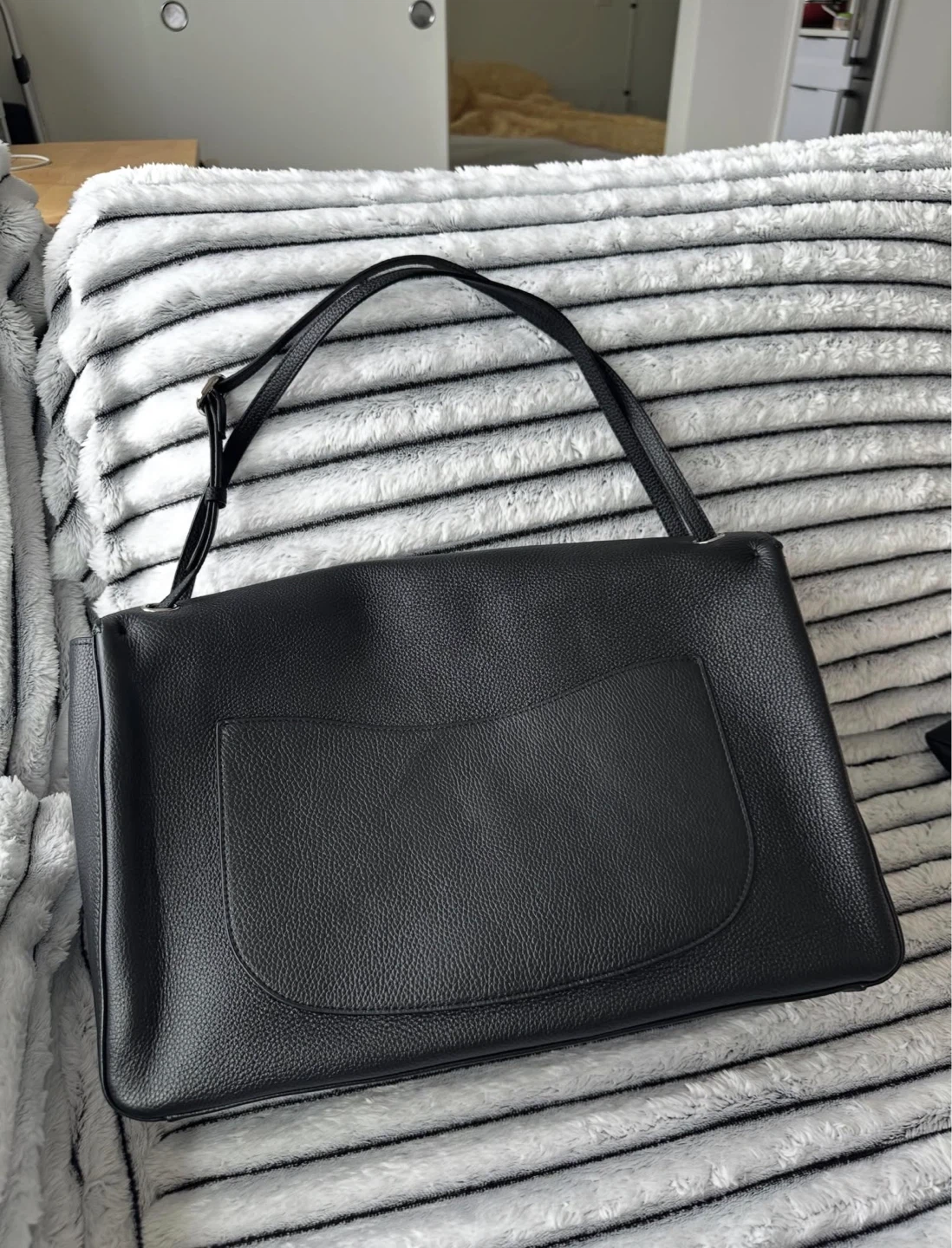 Chanel Maxi Flap Bag in Black - photo 3
