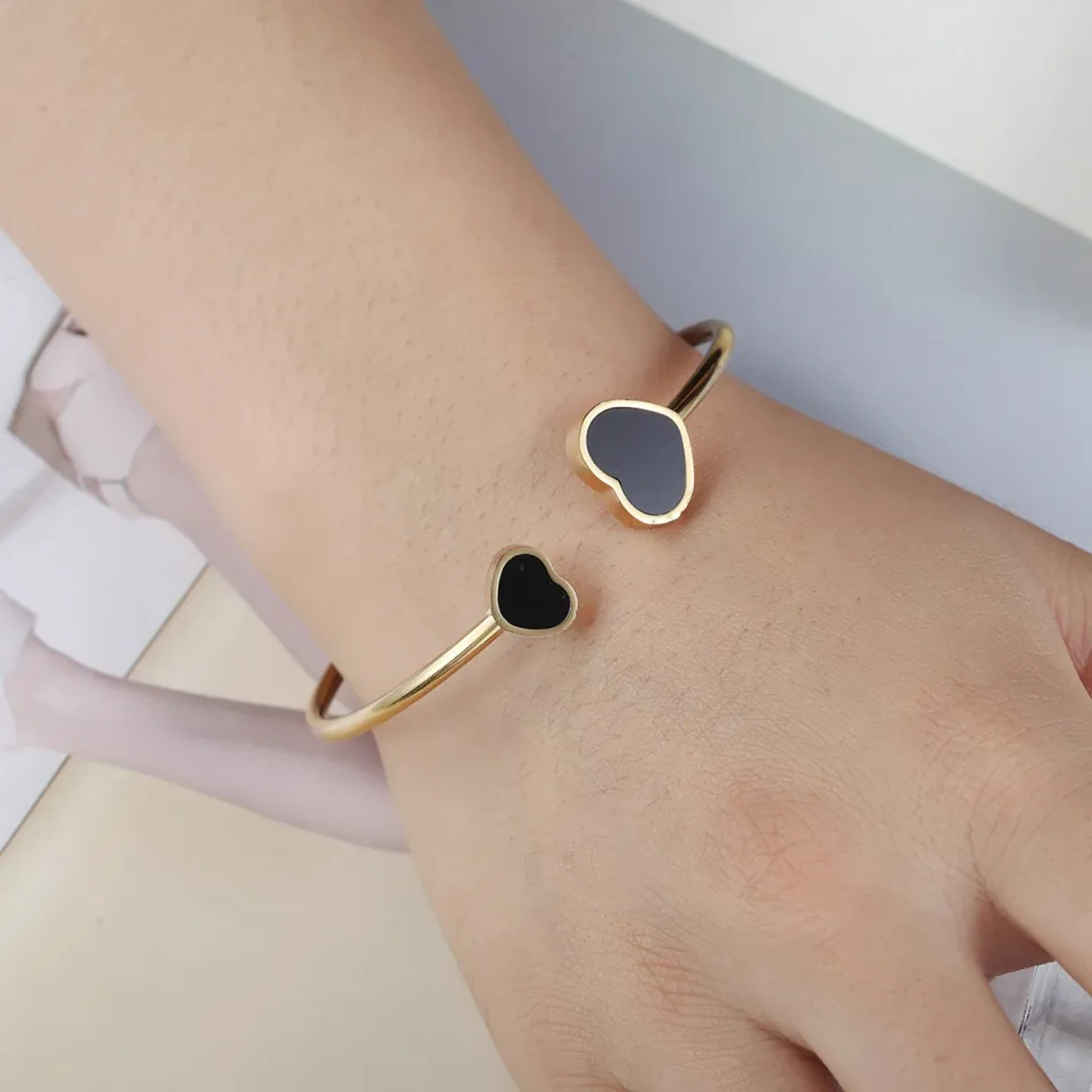Heart Shell Bangle