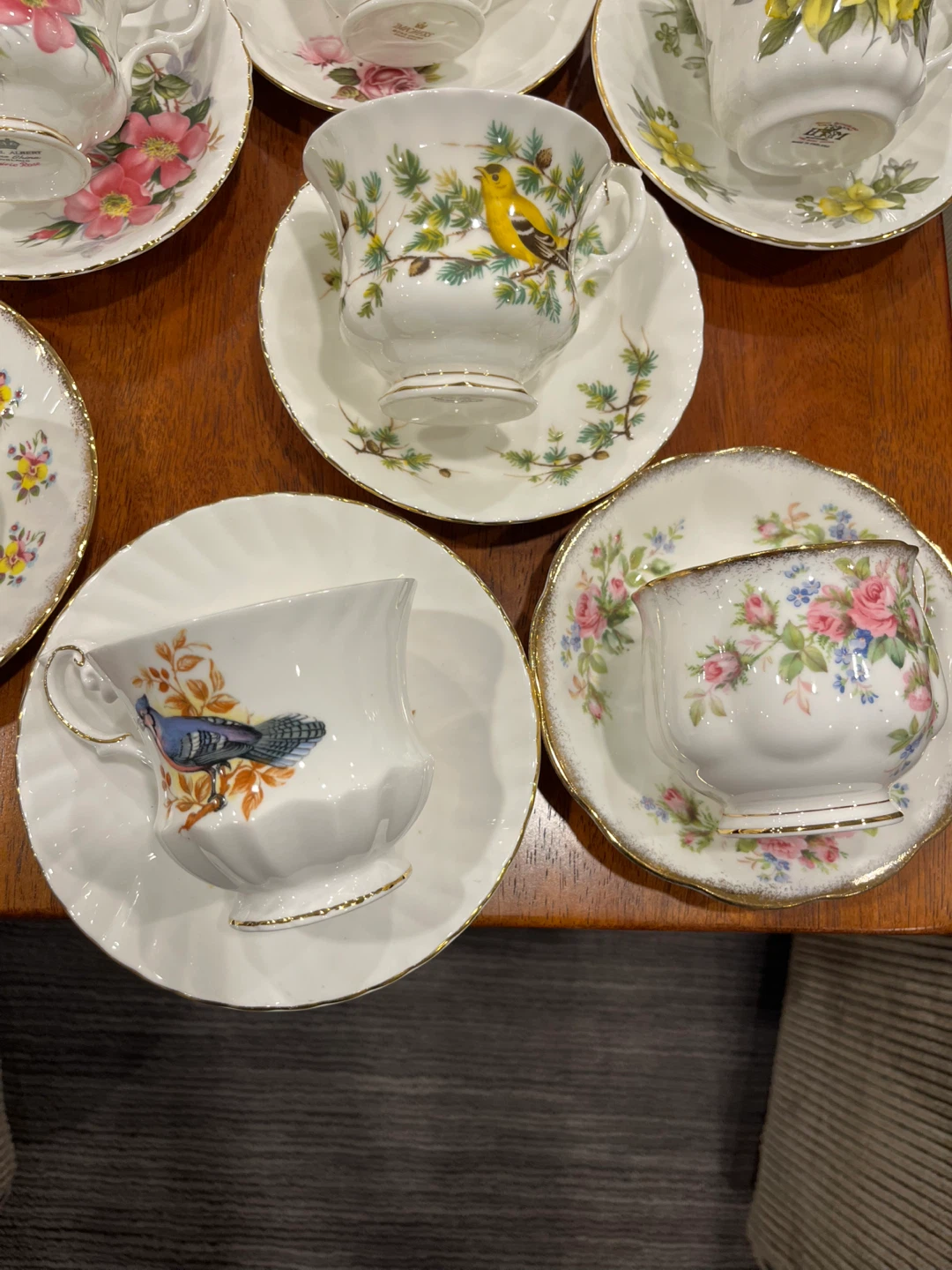 8 tea cups and saucers.  Made in England - photo 2