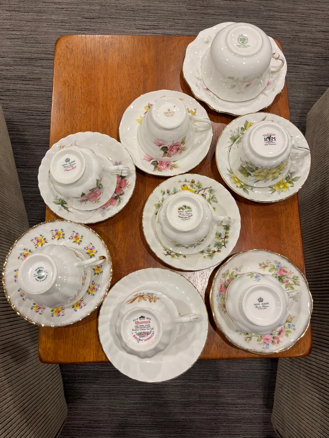 8 tea cups and saucers.  Made in England - photo 5