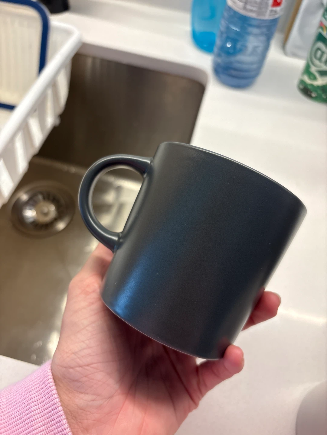 Set of 5 Mugs - 4 Black, 1 White - photo 2