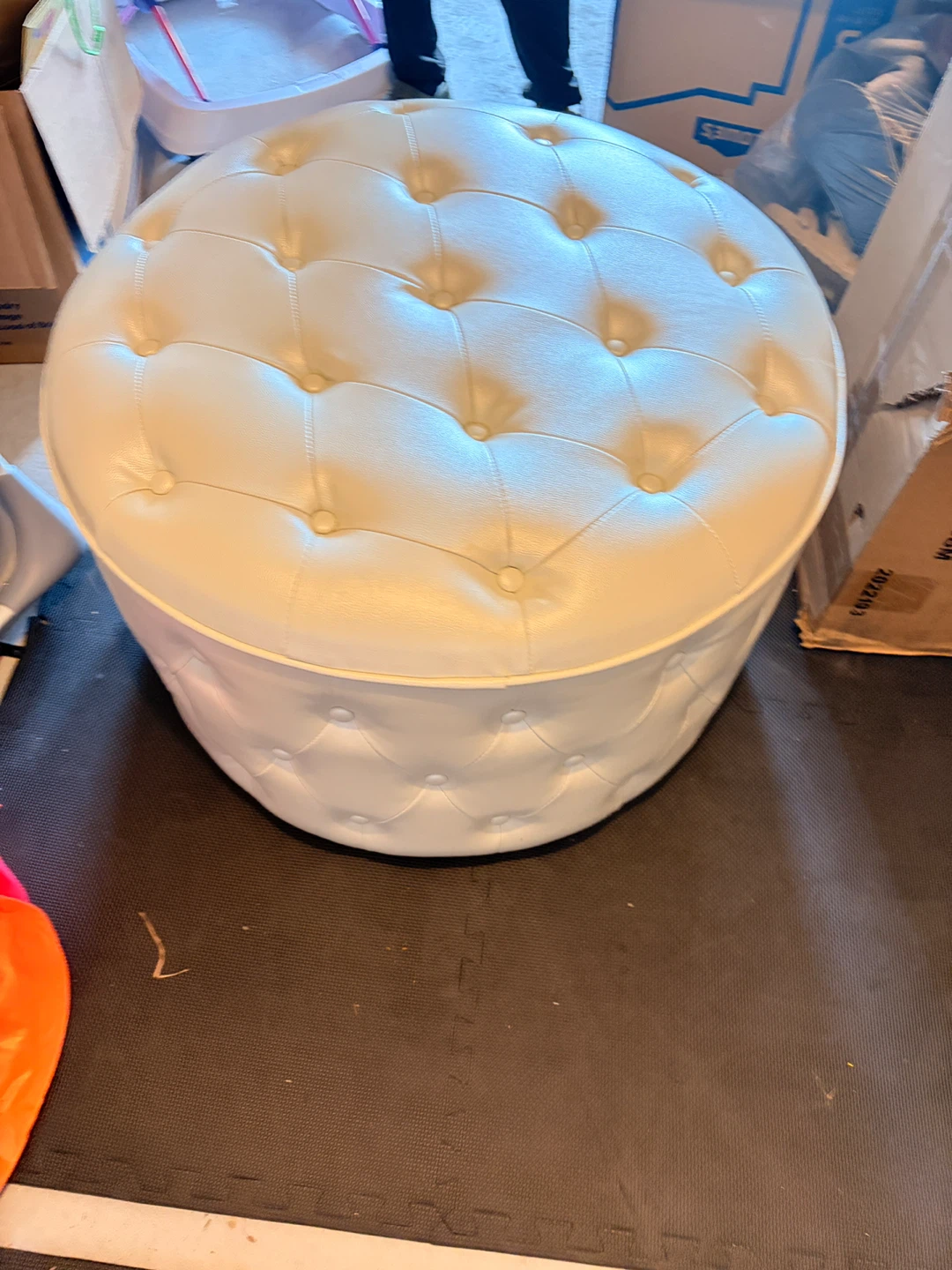 White Tufted Ottoman - photo 2