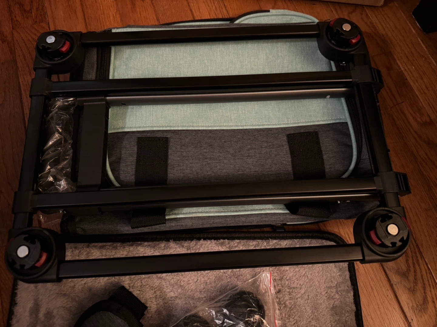New Betopet TSA approved pet carrier - photo 2