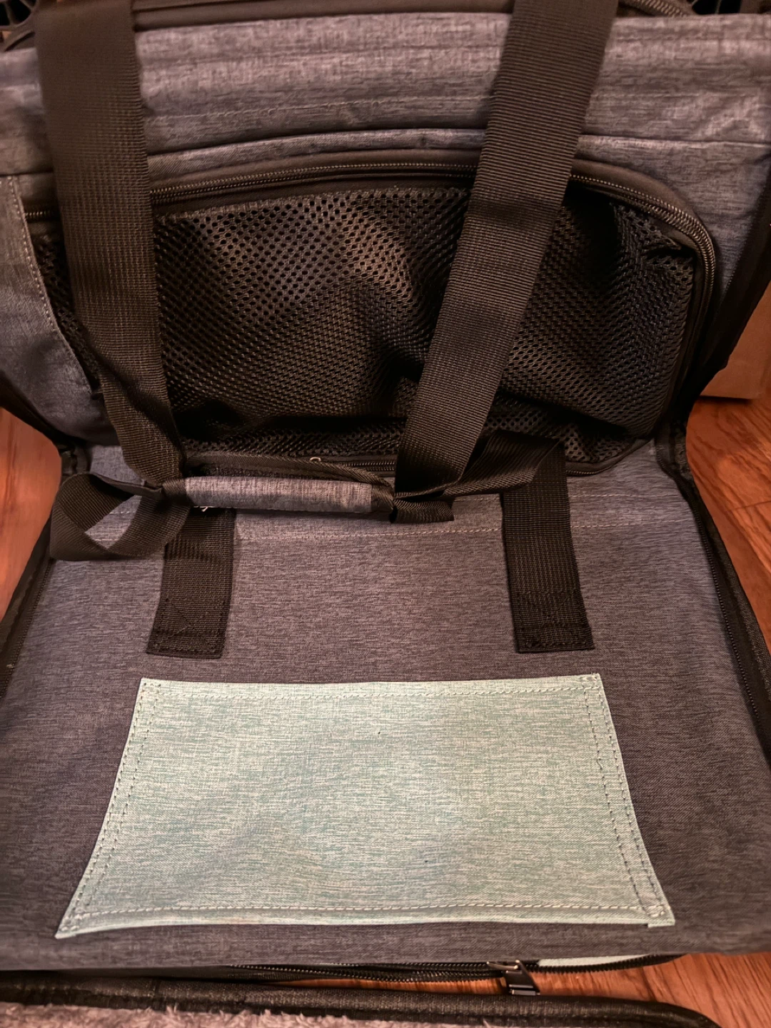New Betopet TSA approved pet carrier - photo 3
