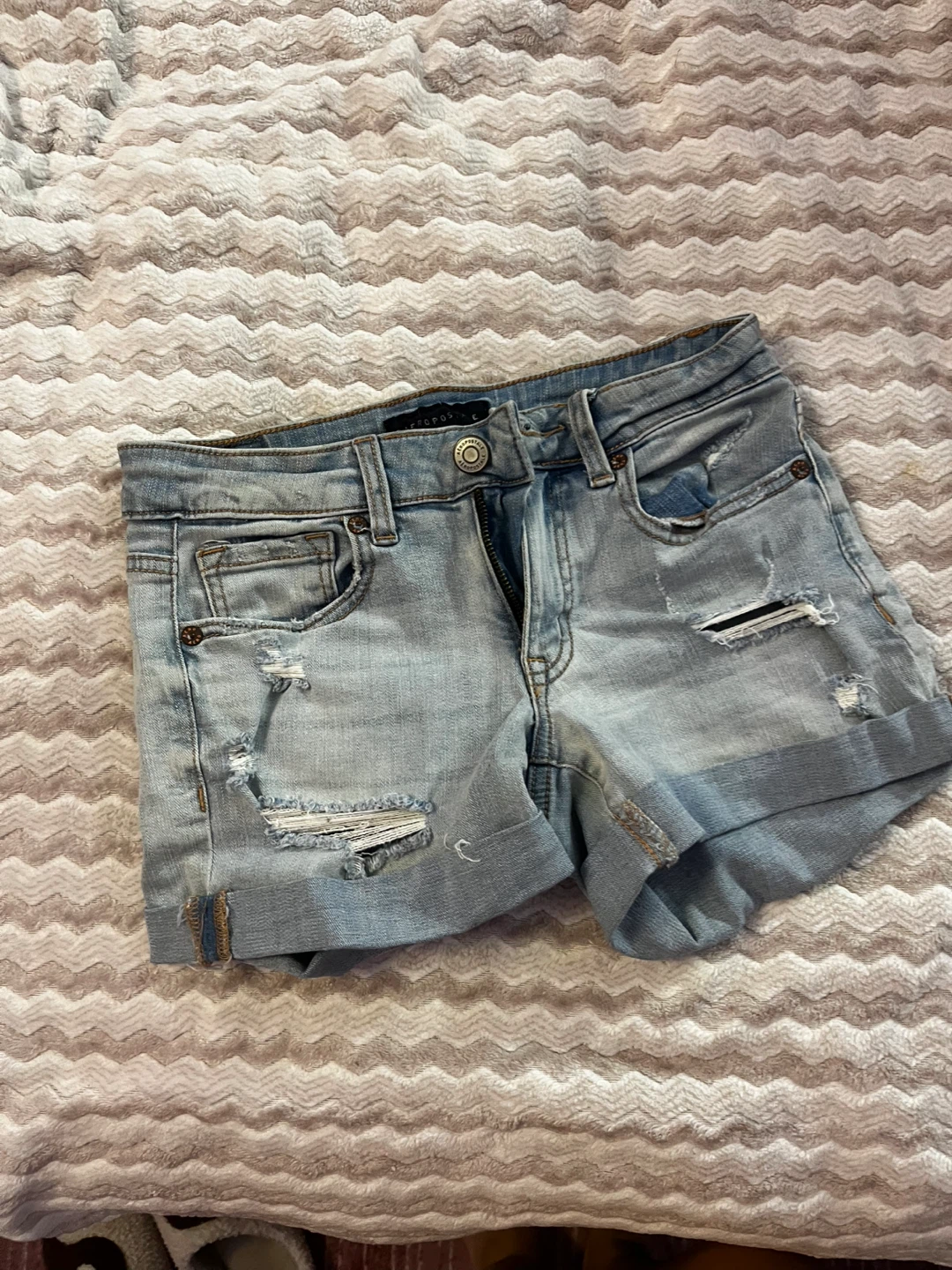 Aeropostale low rise mid shorts light wash