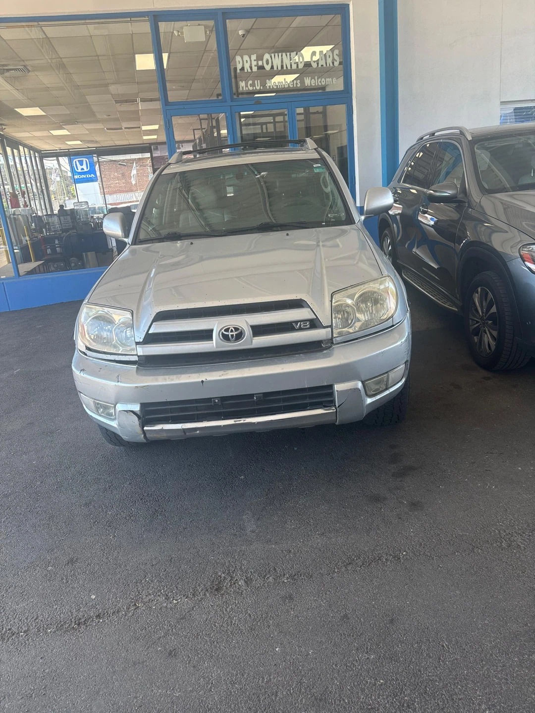 Toyota 4Runner Limited V8 SUV - photo 2