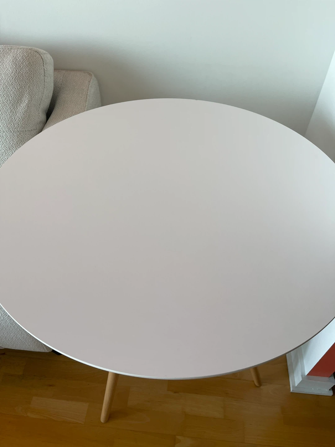 Round White Side Table - photo 3