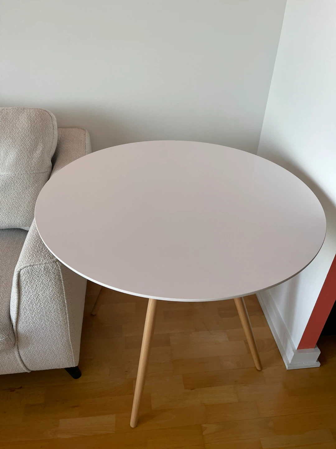 Round White Side Table - photo 4