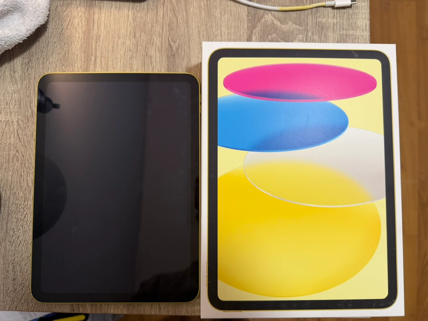 10th Gen iPad Yellow 128GB-Like new! - photo 2