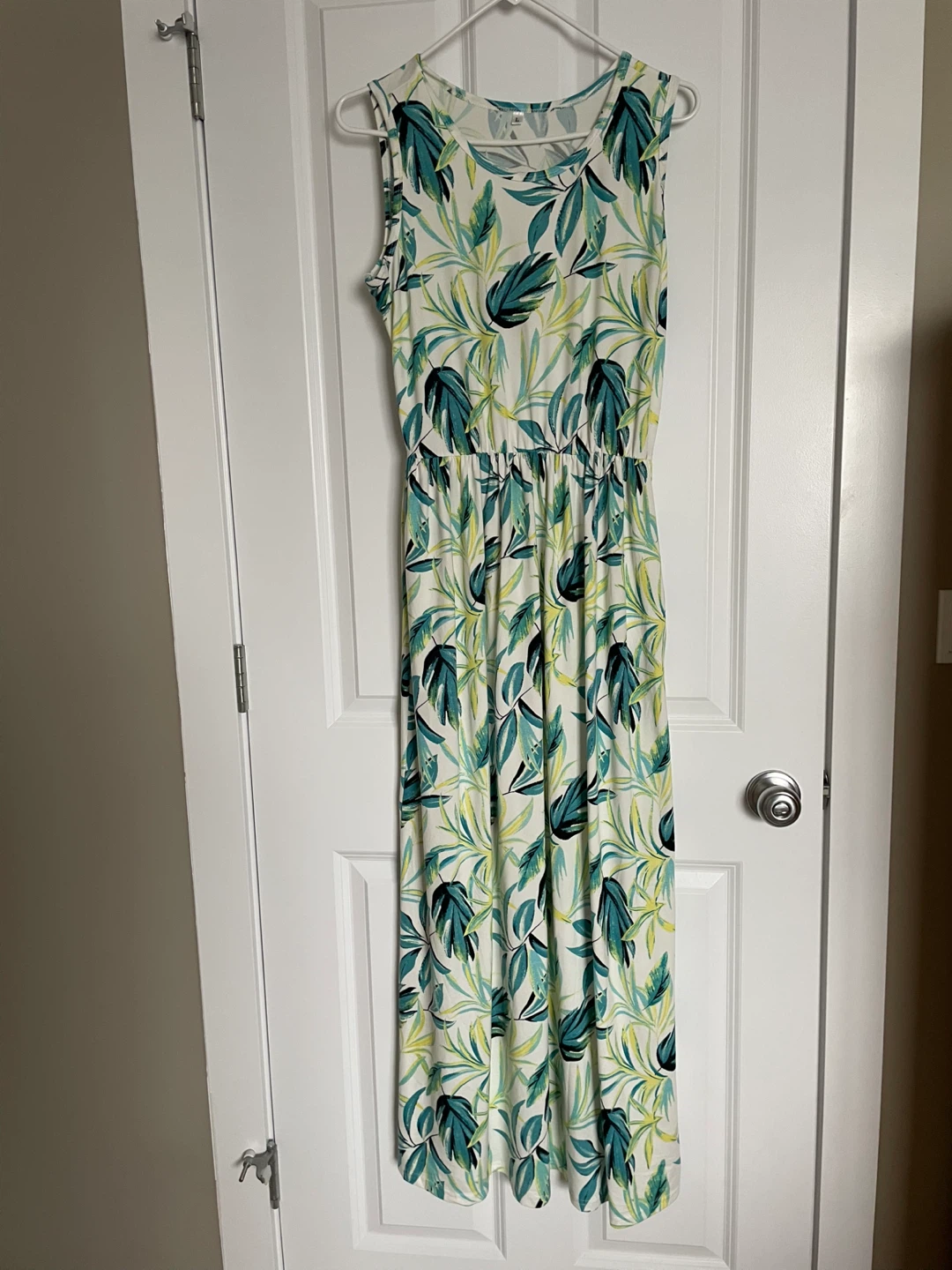 Women's Sleeveless Maxi Dress - Tropical Print