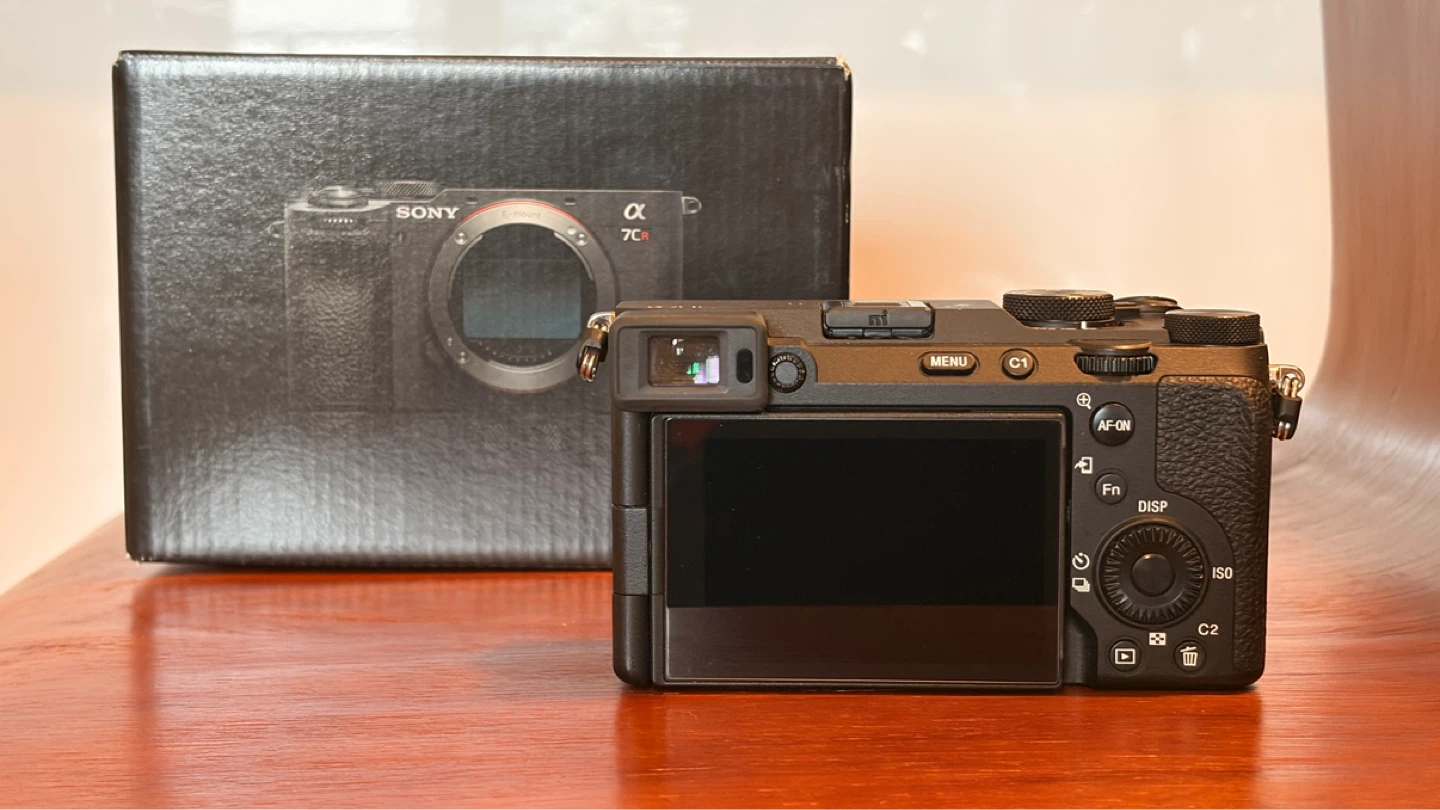 Sony A7RC + Lens + Cage + Accessories Bundle - photo 2