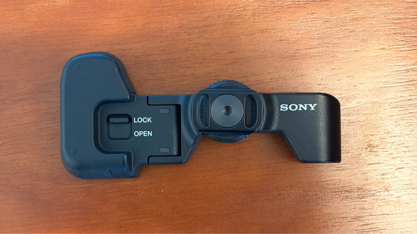 Sony A7RC + Lens + Cage + Accessories Bundle - photo 5