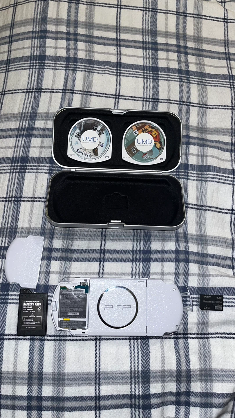 PSP 3001 - Mint condition - Pearl White - photo 4