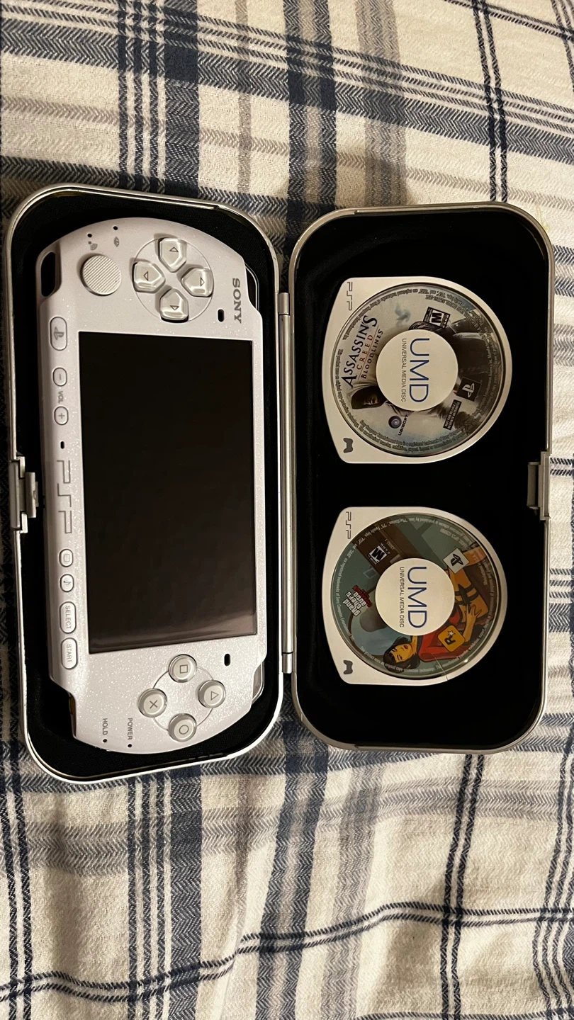 PSP 3001 - Mint condition - Pearl White - photo 2