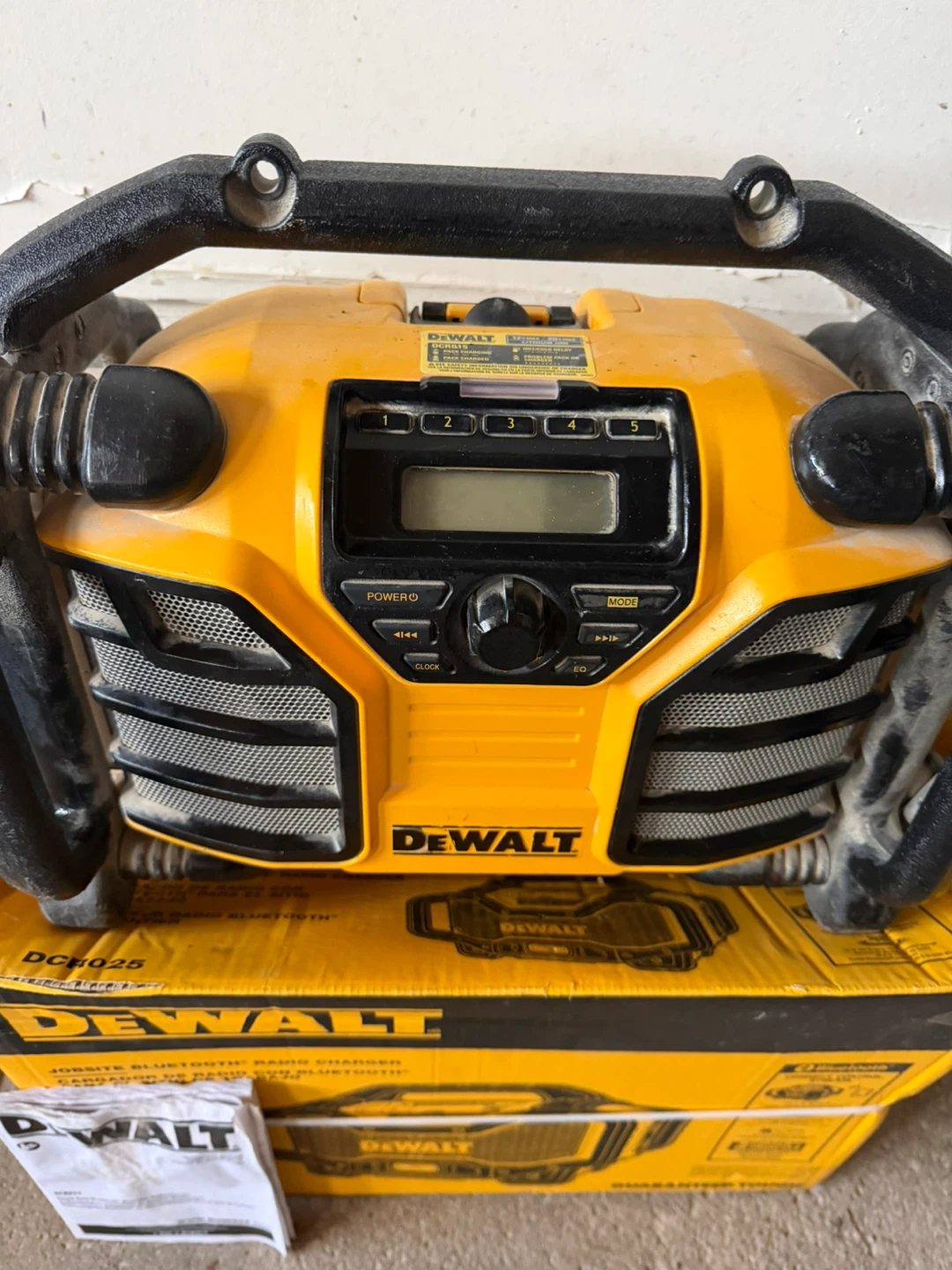 DEWALT Jobsite Bluetooth Radio Charger DCR015 - photo 2