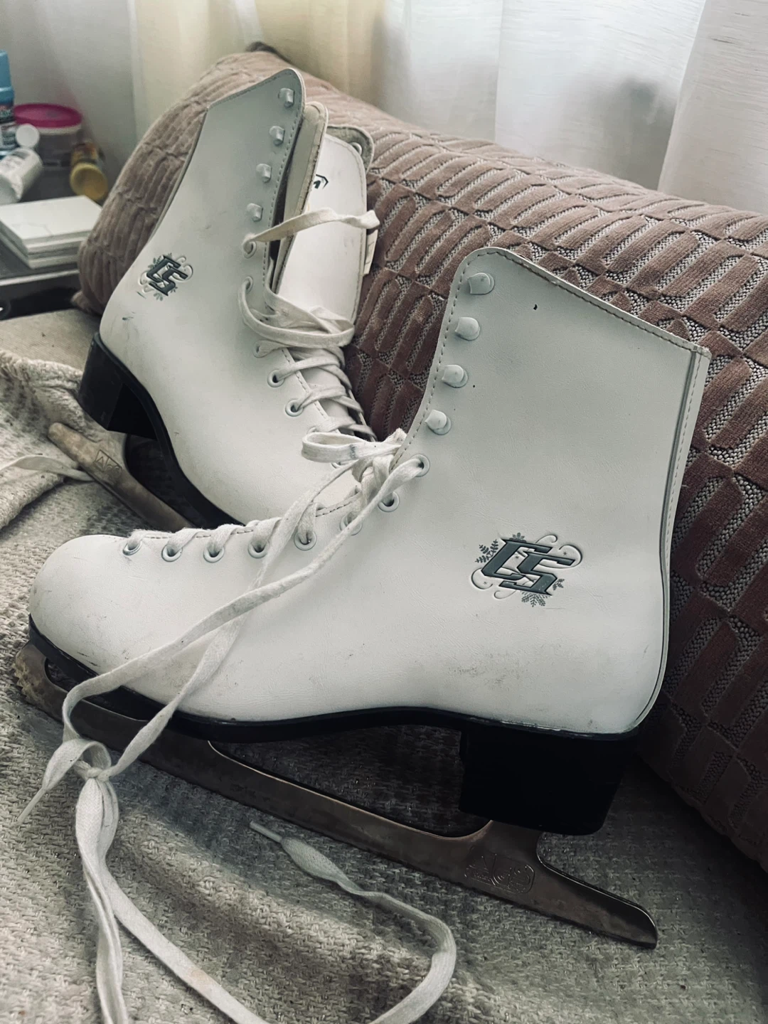 Urgent Moving -CCM Figure Skates size 10 Ladies
