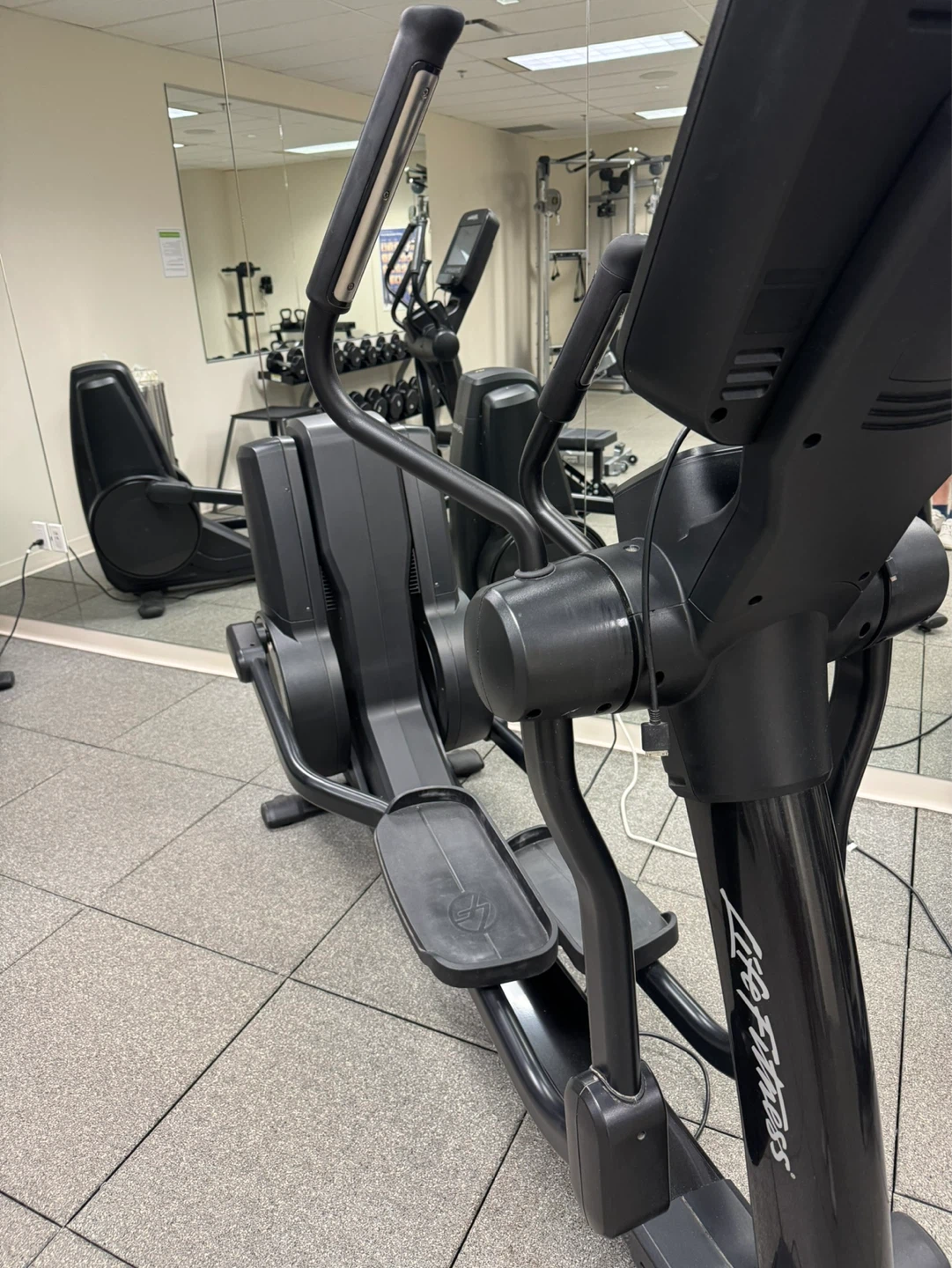 Life Fitness Elliptical Machine - photo 3