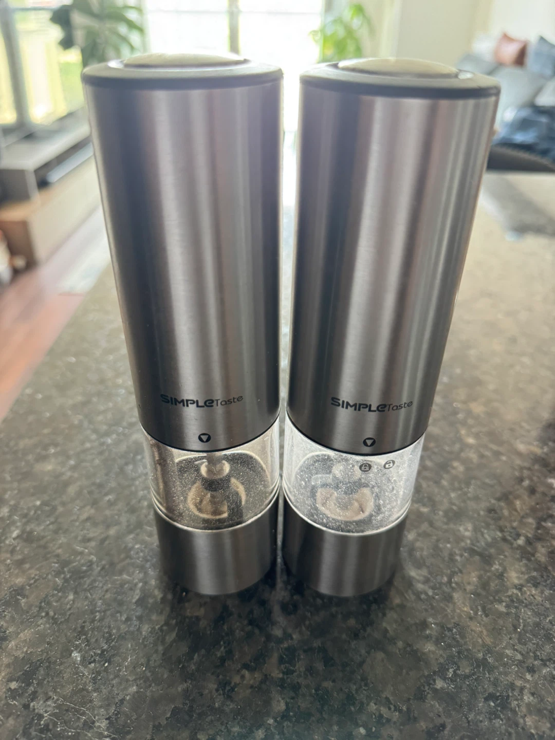 SIMPLETaste Electric Salt and Pepper Grinders Set