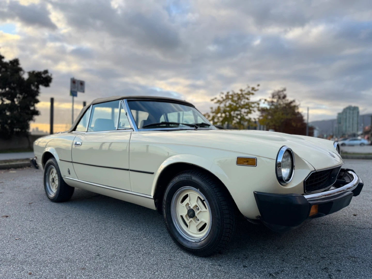 1981 Fiat Spider 2000 by Pininfarina - photo 3