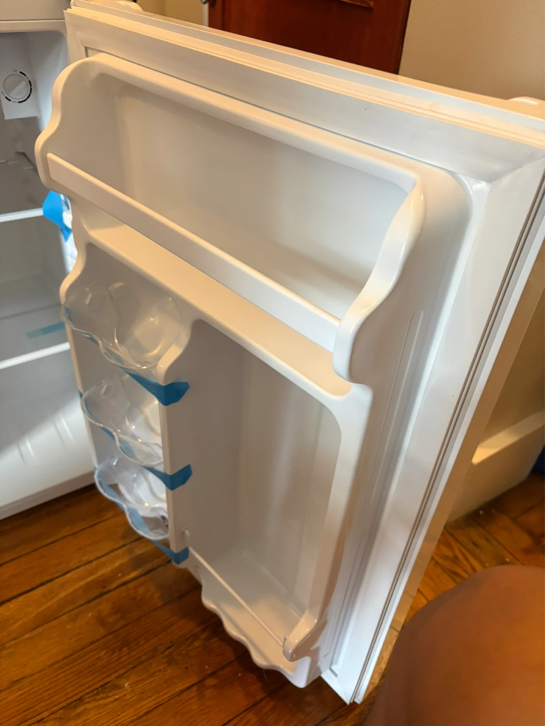 Selling insignia mini fridge - photo 2
