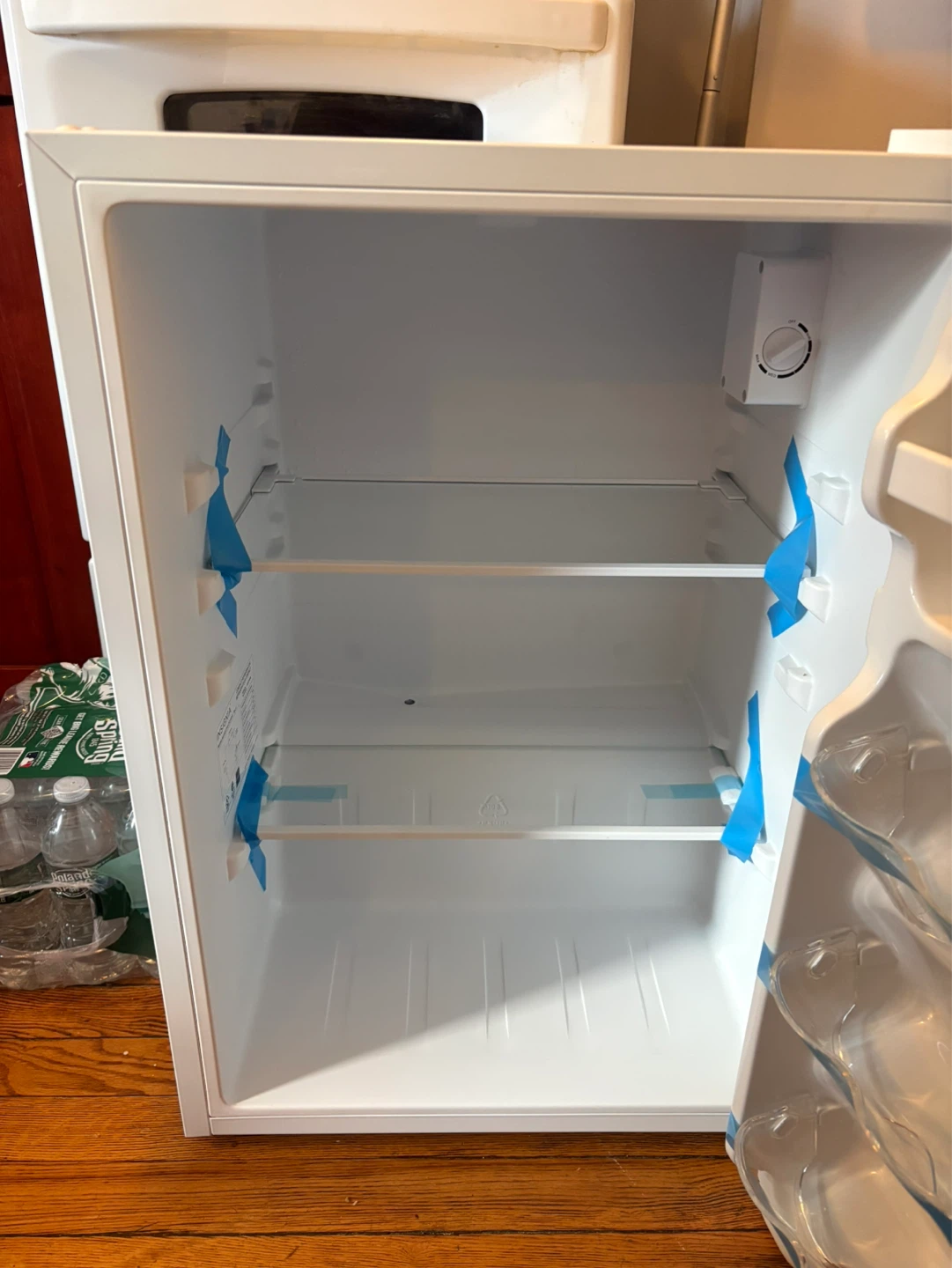 Selling insignia mini fridge - photo 4