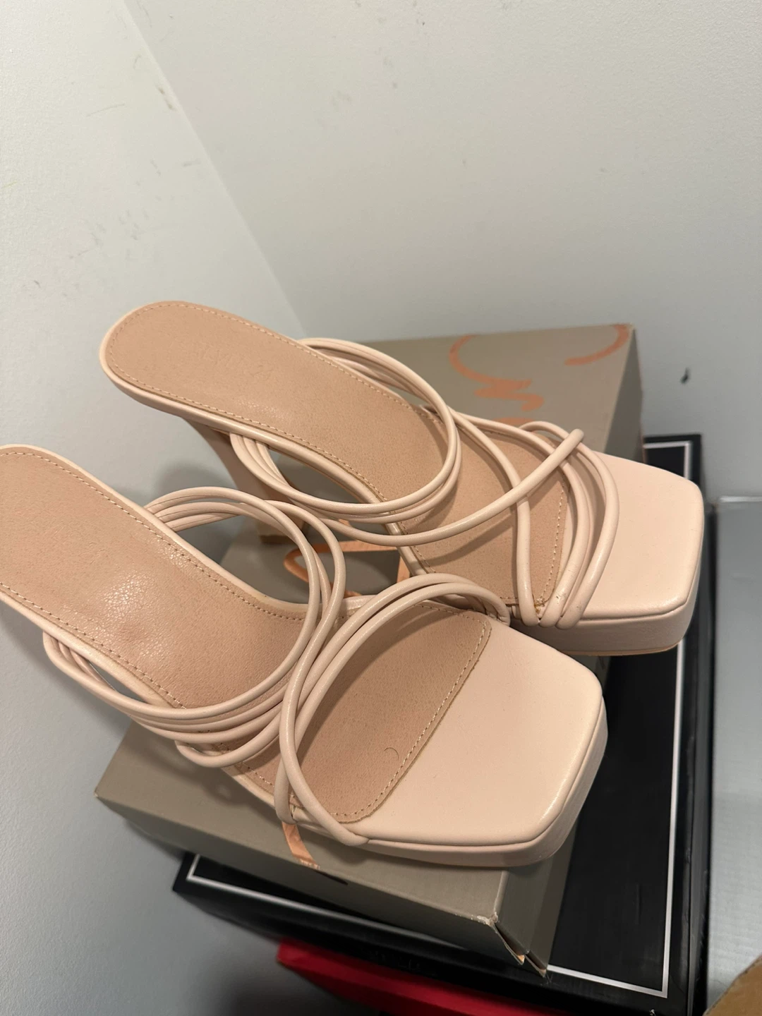 Women's Strappy Heeled Sandals - photo 2