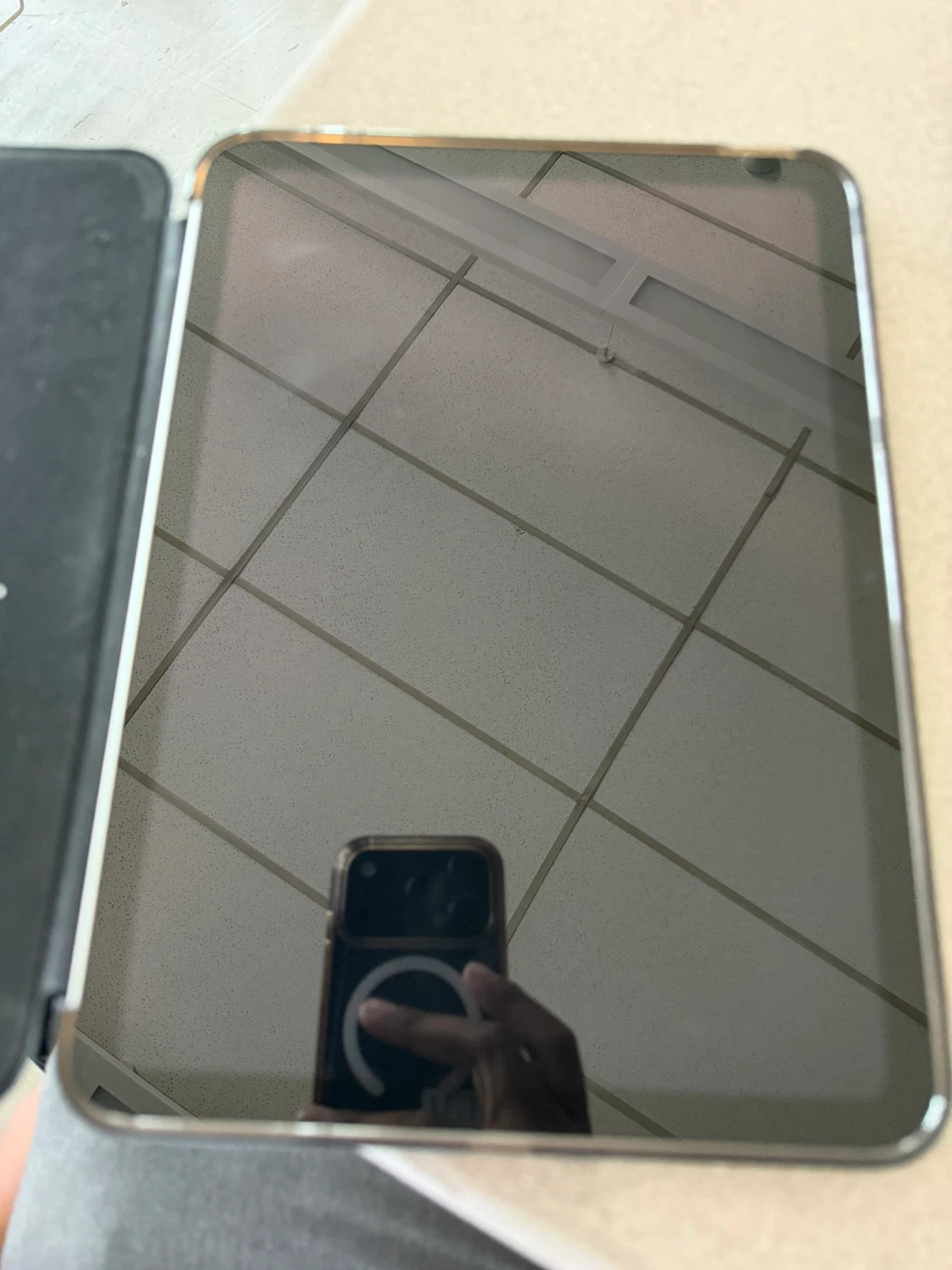 Apple iPad 10th gen - photo 2