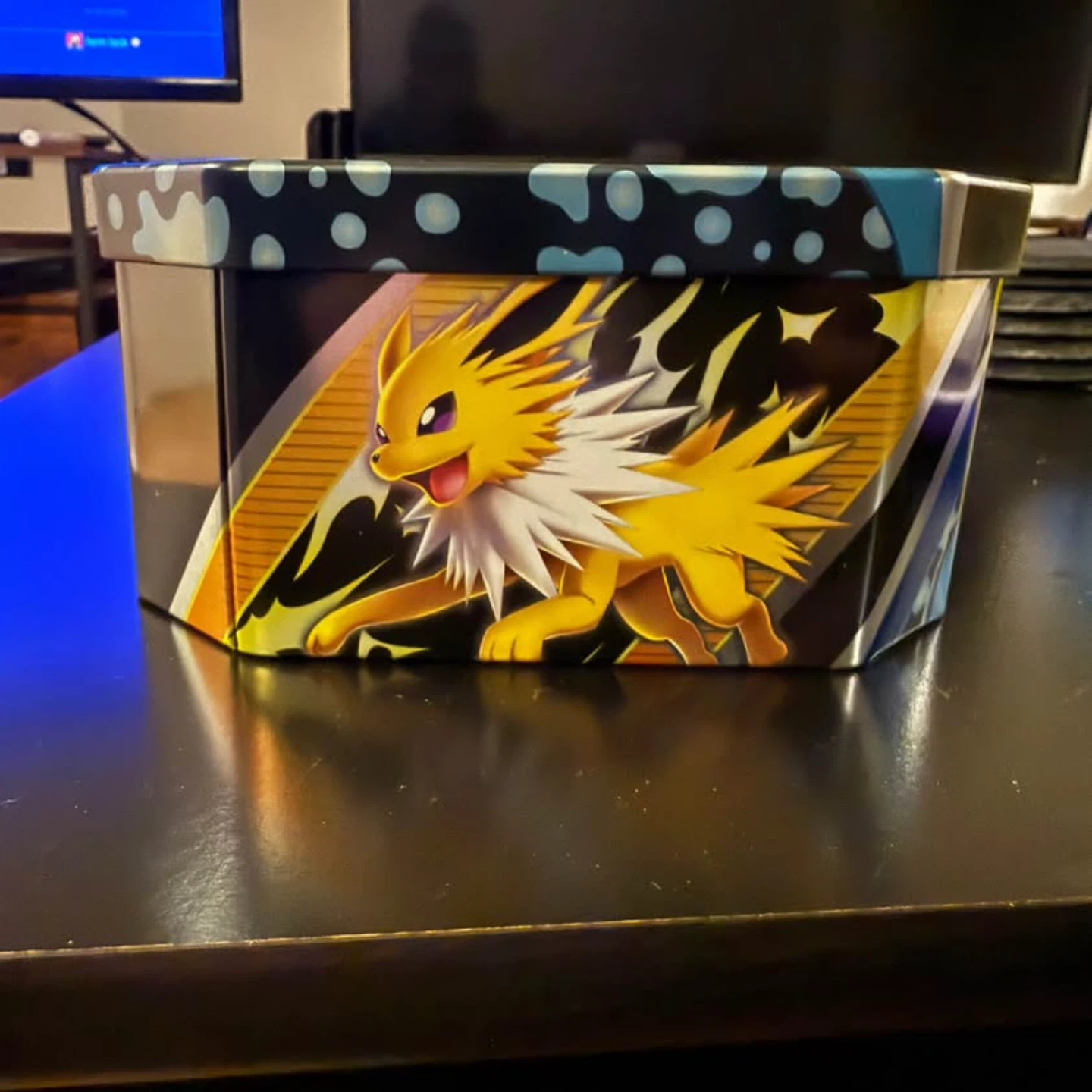 Eeveelutions Pokemon Tin - photo 3