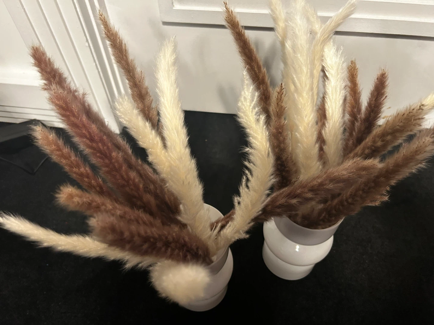 Set of 2 White Glass Vases with Dried Pampas Grass - photo 2