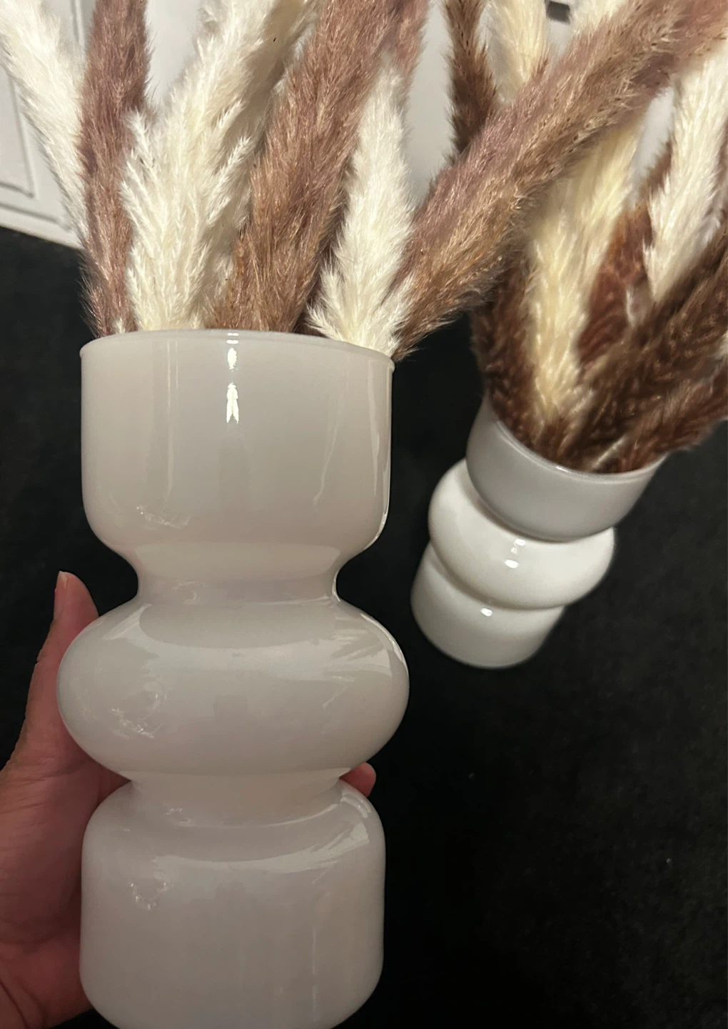 Set of 2 White Glass Vases with Dried Pampas Grass - photo 3