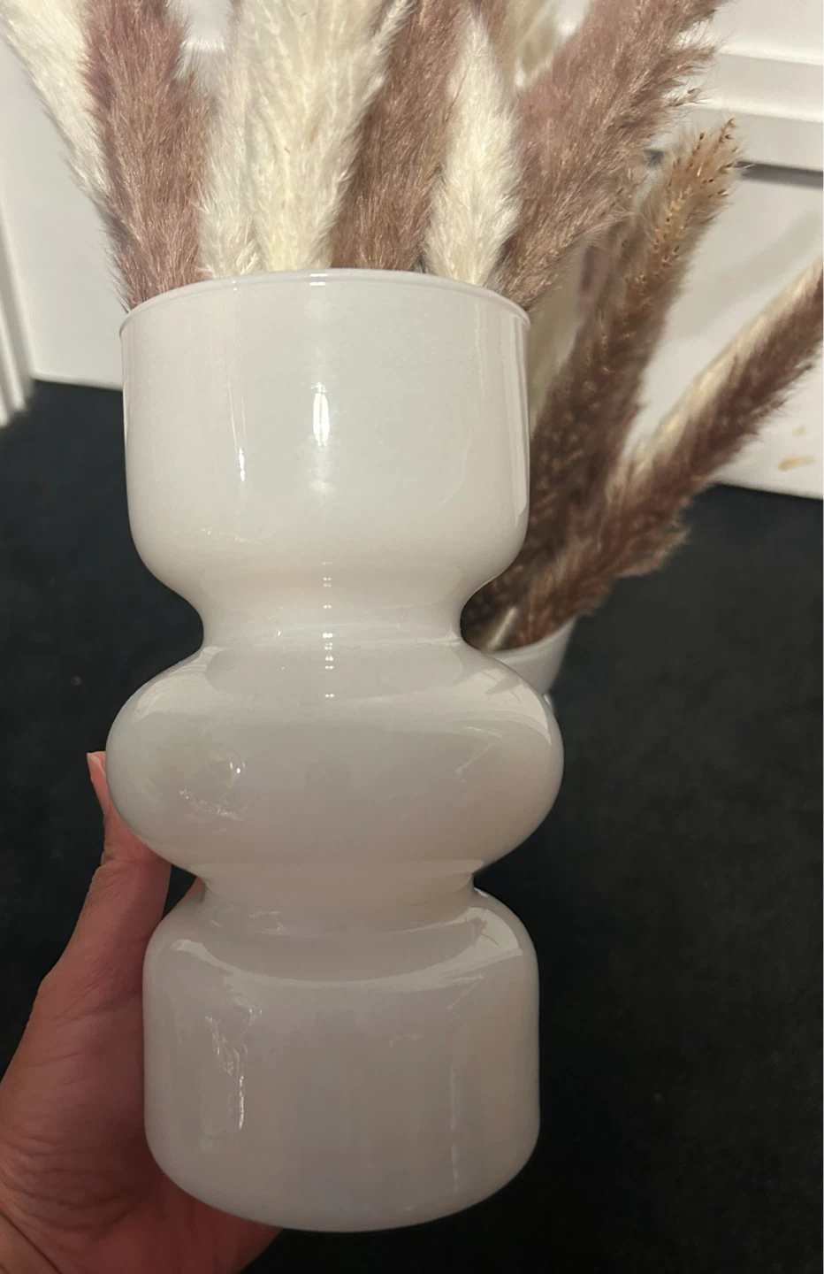 Set of 2 White Glass Vases with Dried Pampas Grass - photo 4